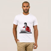Vampire Working from Home - Funny Tech Horror Tシャツ (正面フル)
