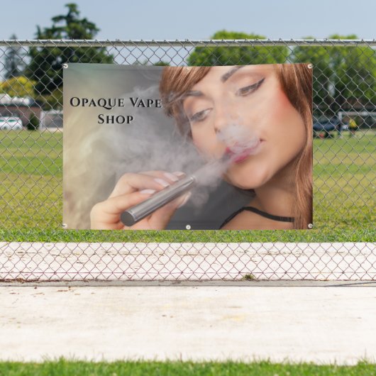 Vapeカスタマイズビジネスアクセントを蒸発する若い女性 横断幕 (インサイチュ)