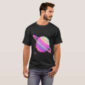 Vaporwave Synthwave Glitch Saturn 80s 90s Y2K Aest Tシャツ (正面フル)