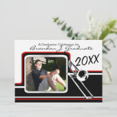 Varsityバンドトロンボーン卒業写真レッド 招待状 (スタンド正面)