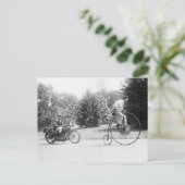 Velocipedeと警察オートバイのヴィンテージ写真 ポストカード (スタンド正面)