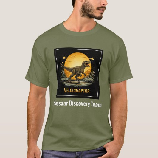 Velociraptor Dinosaur Prehistoric Moon Tシャツ (正面)