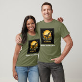 Velociraptor Dinosaur Prehistoric Moon Tシャツ (ユニセックス)