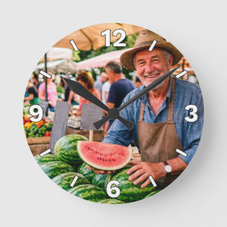 Vendor Holding Fresh Watermelon Slice Market Decor ラウンド壁時計