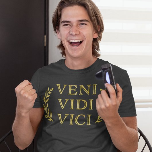 Veni Vidi Viciゲーマーおもしろいアスリートまたは大学院 Tシャツ