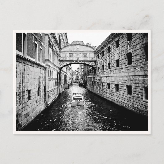 Venice Italy Canal Boat Black & White ポストカード (正面)