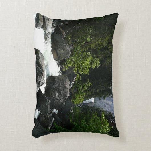 Vernal滝インザディスタンスYosemite アクセントクッション (正面(垂直))