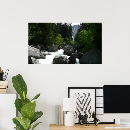 Vernal滝インザディスタンスYosemite ポスター (ホームオフィス)