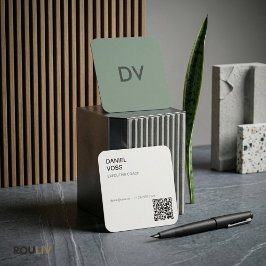 Vertical Minimal Modern QR Code | プロフェッショナル スクエア名刺