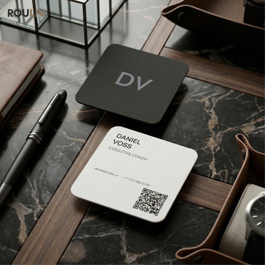 Vertical Minimal Modern QR Code | プロフェッショナル スクエア名刺