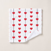 Vertical Red Heart Columns on White バスタオルセット (ウォッシュタオル)