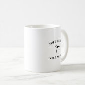 Very Demure x Very Mindfulシャツ コーヒーマグカップ (正面右)