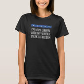 Very Liberal with My Whisky 4th of July Drinking Tシャツ (正面)