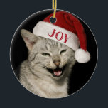 Very Santa おもしろい Cat Laugh Photo Christmas セラミックオーナメント<br><div class="desc">クリスマスツリーを際立たせておおもしろいすすめのサンタ猫の笑い写真クリスマスセラミックオーナメント。サンタの帽子をかぶったかわいい猫は、休日の飾り付けに楽しいtouchを加えてくれます。冬休みの間に応援や笑いを広めるのに最適。猫好きや飼い主に最適な贈り物。</div>