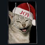 Very Santa おもしろい Cat Laugh Photo Christmas ミディアムペーパーバッグ<br><div class="desc">プレゼントの与え特別な特別なクリスマスを作る私たちの非常にサンタキャット笑いおもしろい写真クリスマスミディアム抱き枕。サンタハットを着た愛らしい子猫は、あなたの骨をくすぐりおもしろいて、任意のプレゼントにキュートの線量を追加する確かである。猫ファンに最適なバッグでお洒落、休日の贈り物のtouch。</div>
