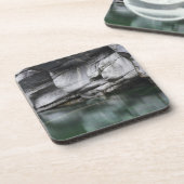 Verzascaの川による円形にされた石の崖 コースター (左側)