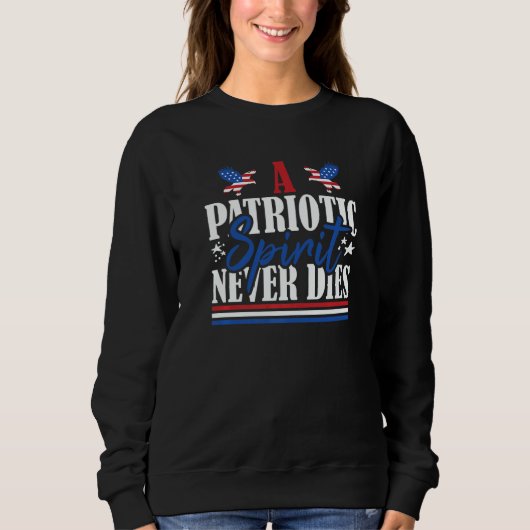 Veteran US Flag A Patriotic Spirit Never Dies スウェットシャツ (正面)