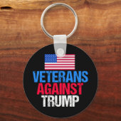 Veterans Against Donald Trump キーホルダー (正面)