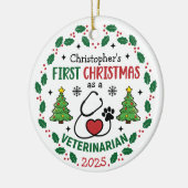 Veterinarian First Christmas Personalized Round セラミックオーナメント (左)