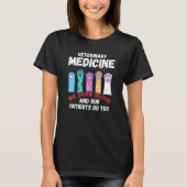Veterinary Medicine We Draw Blood Our Patients Do Tシャツ (正面)