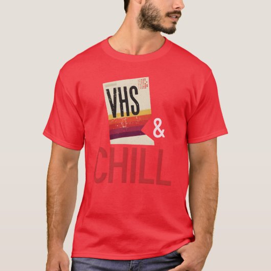 VHS and Chill Old School Tシャツ (正面)