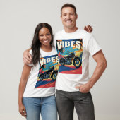 "Vibes"レトロオートバイシティスケープ Tシャツ (ユニセックス)