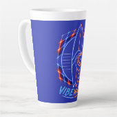 Vibewave Neon Surfboard Design – Retro Wave Glow A カフェラテマグ (左アングル)