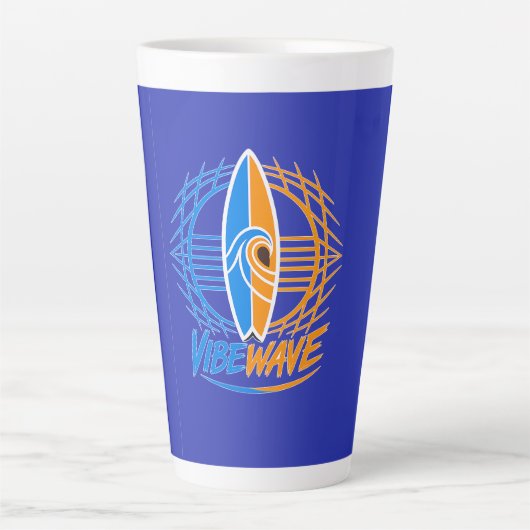 Vibewave Neon Surfboard Design – Retro Wave Glow A カフェラテマグ (正面)
