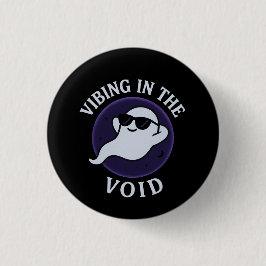 VIBING IN THE VOID – ピンバックボタン 缶バッジ