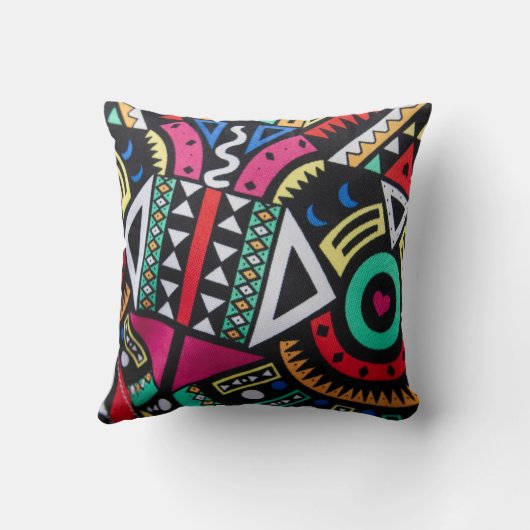 Vibrant Afro-Centric Geometric Pattern – Bold Trib クッション (裏面)