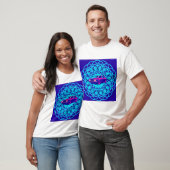 Vibrant Car Centered in Geometric Mandala Tシャツ (ユニセックス)