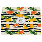 Vibrant Citrus Fruit Pattern with Green Leaves (6) ラージペーパーバッグ (正面)