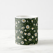 Vibrant Daisy Pattern with Lush Green Accents コーヒーマグカップ (中央)