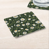 Vibrant Daisy Pattern with Lush Green Accents スクエアペーパーコースター (アングル)
