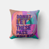 Vibrant Donut with Motivational Text Graphic クッション (正面)