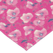 Vibrant Floral Pattern in Pink, White & Royal Blue テーブルクロス (アングル)