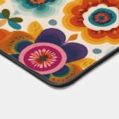 Vibrant Folk Art Flowers 70s Retro Floral Pattern  デスクマット (コーナー)