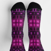 Vibrant Geometric Pattern Neon Purple Pink Cubes ソックス (上部)