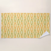 Vibrant geometric pattern with hexagonal shapes  ビーチタオル (正面)