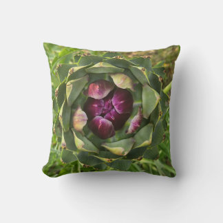 Vibrant Green and Purple Tuscan Artichoke クッション