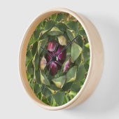 Vibrant Green and Purple Tuscan Artichoke 壁時計 (傾斜)