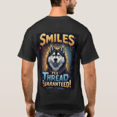 Vibrant Husky With Bold Typography Tシャツ (裏面)