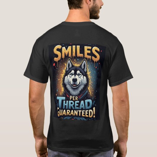 Vibrant Husky With Bold Typography Tシャツ (裏面)
