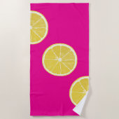 Vibrant Lemon Slice Pattern on Pink Beach Towel ビーチタオル (正面)