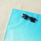 Vibrant Mediterranean Port Life Design ビーチタオル (インサイチュ)