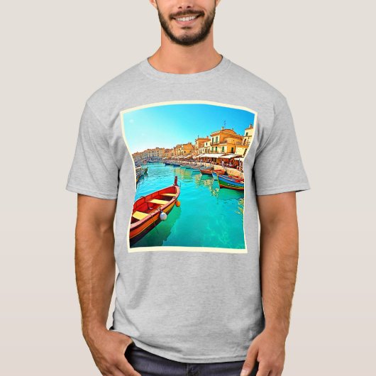 Vibrant Mediterranean Port Life Design Tシャツ (正面)