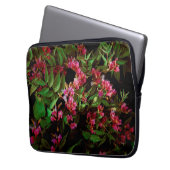 Vibrant pink and green flower art ラップトップスリーブ (正面左)