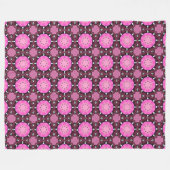 Vibrant pink and purple geometric pattern  フリースブランケット (正面(横))