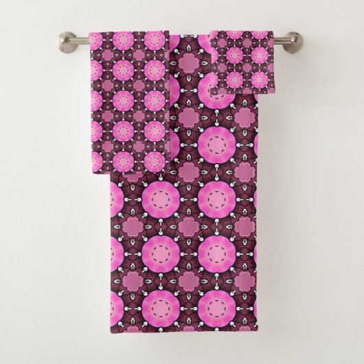Vibrant pink and purple geometric pattern Towel バスタオルセット (インサイチュ)