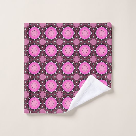 Vibrant pink and purple geometric pattern Towel バスタオルセット (ウォッシュタオル)